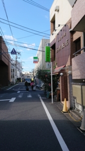 西湖飯店とファミマの間の道